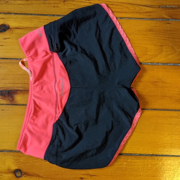 Women's New Balance running shorts size Small - Picture 2 of 4